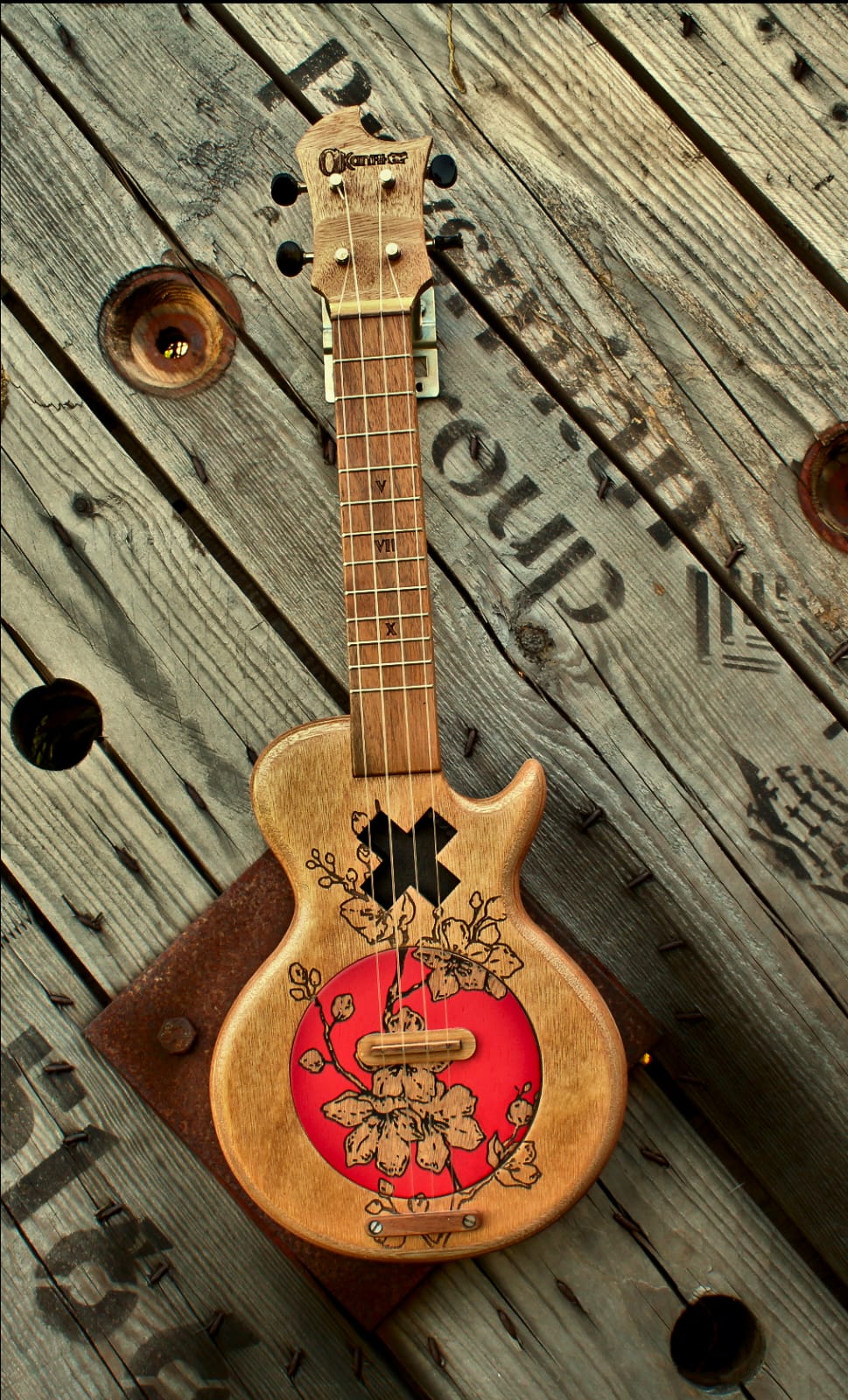 Iba circus - ukulélé Akanth accoustique en forme de guitare electrique ( ibanez) avec motif en illusion d optique