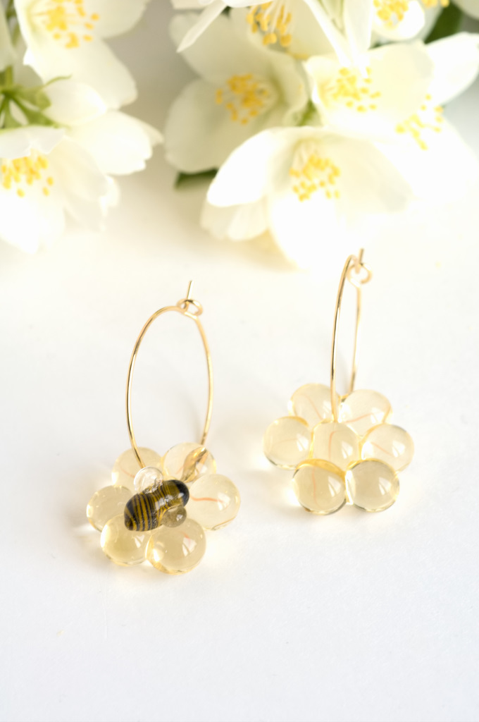 Boucles d’oreilles en verre abeilles et ruche artisane verrier Paris 14